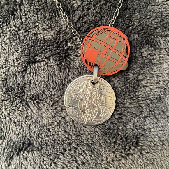 🖤Star Wars Death Star Necklace!❤️ - Picture 5 of 6